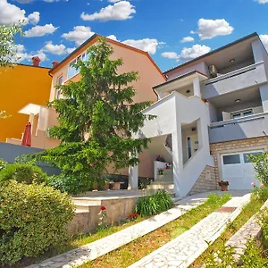apartments-nadija-1366.in-istria.net/